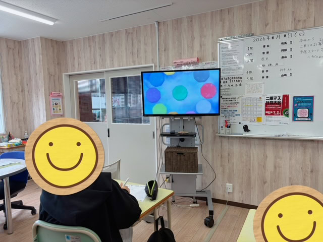 静岡にあるフリースクール、クラーク国際中等部静岡キャンパスの音楽の授業