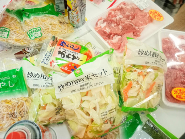 大阪にあるフリースクール、クラーク国際中等部大阪天王寺キャンパス、焼きそば、文化祭、シュミレーション、