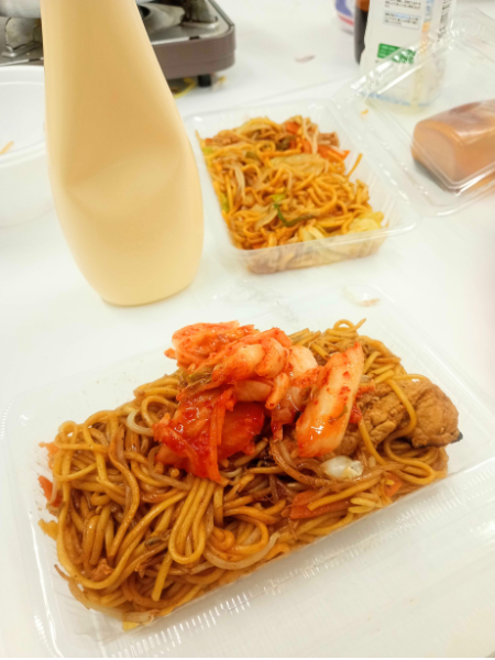 大阪にあるフリースクール、クラーク国際中等部大阪天王寺キャンパス、焼きそば、文化祭、シュミレーション、