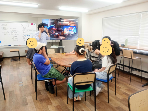 大阪にあるフリースクール、クラーク国際中等部大阪天王寺キャンパス、フフリータイムの授業、人狼ゲーム、カードゲーム、HappyDog、