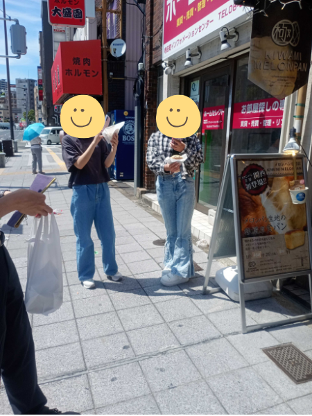 大阪にあるフリースクール、クラーク国際中等部大阪天王寺キャンパス、バズ散歩、バズる、メロンパン、大阪は暑い、写真撮影、