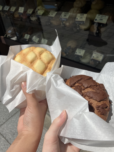 大阪にあるフリースクール、クラーク国際中等部大阪天王寺キャンパス、バズ散歩、バズる、メロンパン、大阪は暑い、写真撮影、