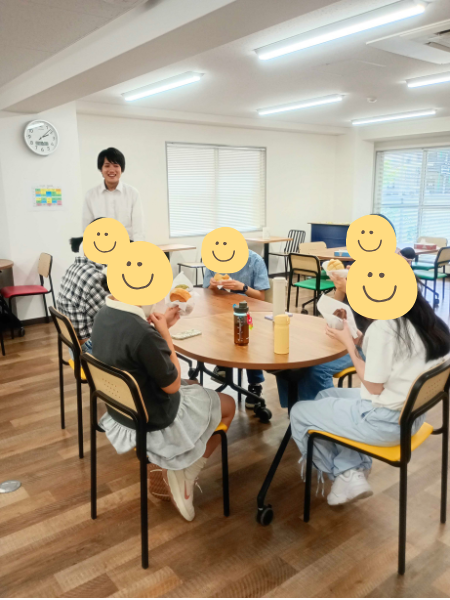 大阪にあるフリースクール、クラーク国際中等部大阪天王寺キャンパス、バズ散歩、バズる、メロンパン、大阪は暑い、写真撮影、