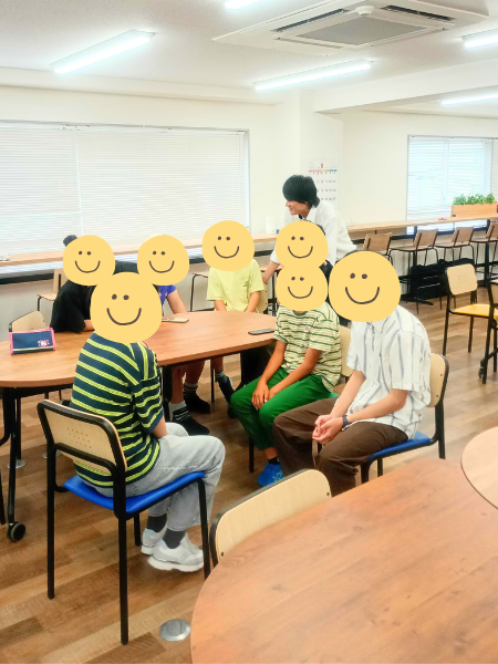 大阪にあるフリースクール、クラーク国際中等部大阪天王寺キャンパス、自分探しの授業、ヒーローインタビュー、