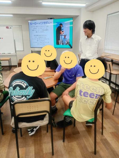 大阪にあるフリースクール、クラーク国際中等部大阪天王寺キャンパス、自分探しの授業、ヒーローインタビュー、
