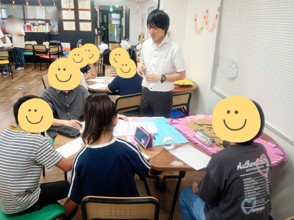 大阪にあるフリースクール、クラーク国際中等部大阪天王寺キャンパス、文化祭、前日準備、シフト確認、飾り付け、