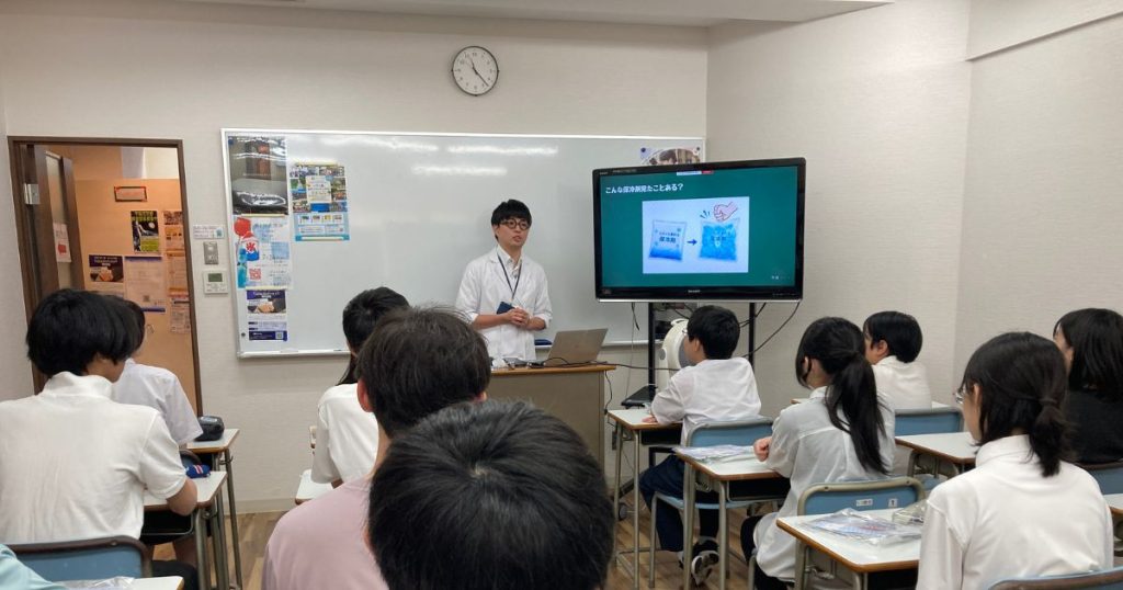 東京にあるフリースクール、クラーク国際中等部東京キャンパスの授業の様子