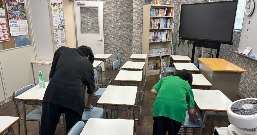 新宿にあるフリースクール、クラーク国際中等部東京キャンパスの授業の様子