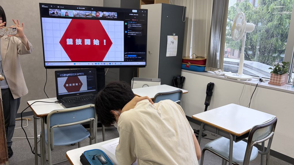 クラーク国際中等部のイベント「2乗マス計算大会」の様子