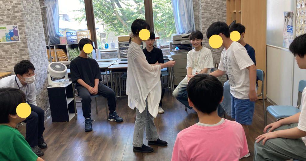 新宿にあるフリースクール、クラーク国際中等部東京キャンパスの授業の様子