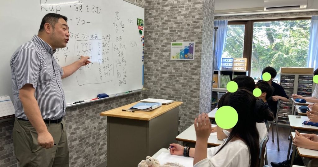 新宿にあるフリースクール、クラーク国際中等部東京キャンパスの授業の様子