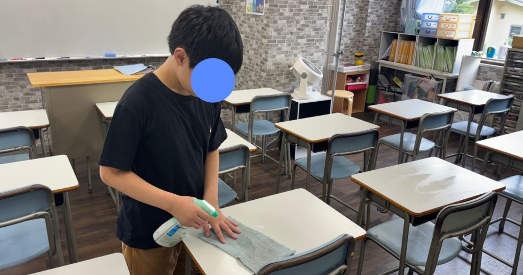新宿にあるフリースクール、クラーク国際中等部東京キャンパスの授業の様子
