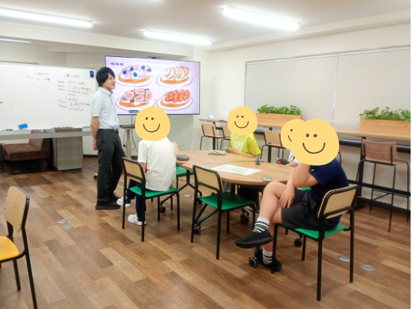 大阪にあるフリースクール、クラーク国際中等部大阪天王寺キャンパス、お楽しみ会、夏のイベント、ゲーム大会、打ち上げ、文化祭、
