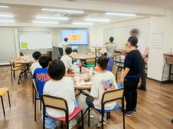 大阪にあるフリースクール、クラーク国際中等部大阪天王寺キャンパス、文化祭、打ち上げ、ビンゴ大会、景品、ハンディーファン、ボイスチェンジャー、お菓子、