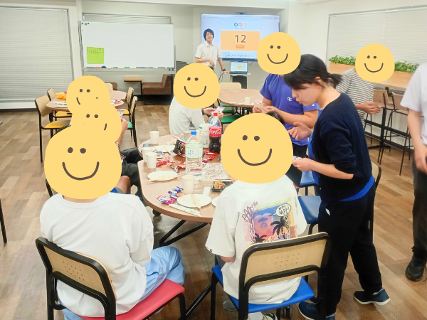 大阪にあるフリースクール、クラーク国際中等部大阪天王寺キャンパス、文化祭、打ち上げ、ビンゴ大会、景品、ハンディーファン、ボイスチェンジャー、お菓子、