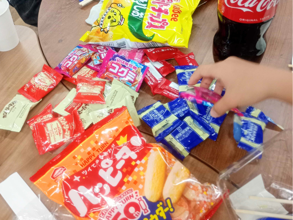 大阪にあるフリースクール、クラーク国際中等部大阪天王寺キャンパス、文化祭、打ち上げ、ビンゴ大会、景品、ハンディーファン、ボイスチェンジャー、お菓子、