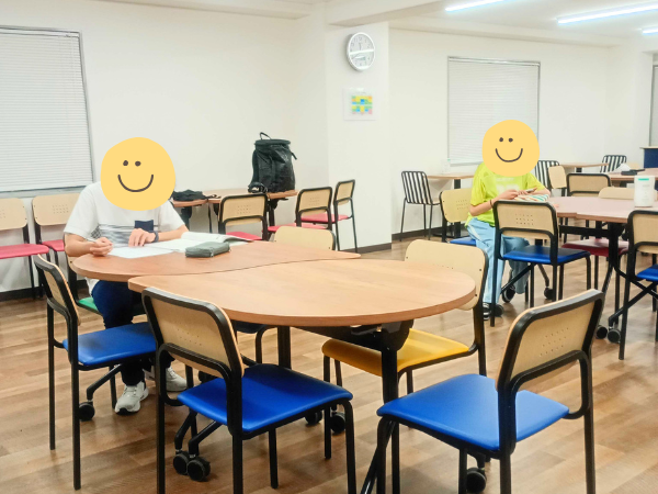大阪にあるフリースクール、クラーク国際中等部大阪天王寺キャンパス、学習の様子、古文、英語、自律学習、伊曽保物語、