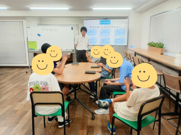 大阪にあるフリースクール、クラーク国際中等部大阪天王寺キャンパス、探究学習、探Q、大阪の味、調べ学習、発表、