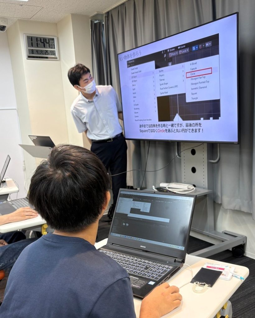 高田馬場にあるフリースクール、クラーク国際中等部東京キャンパスの授業の様子