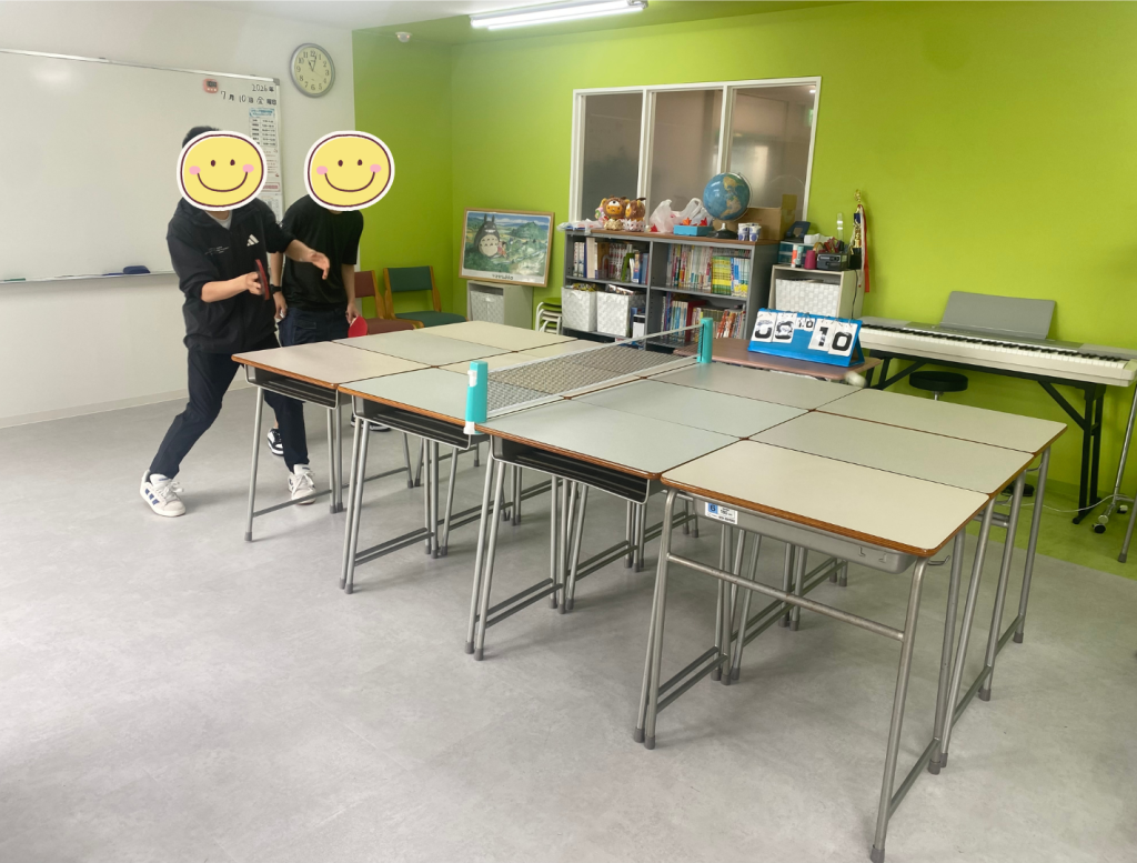 【授業紹介】体育　室内で卓球を行いました