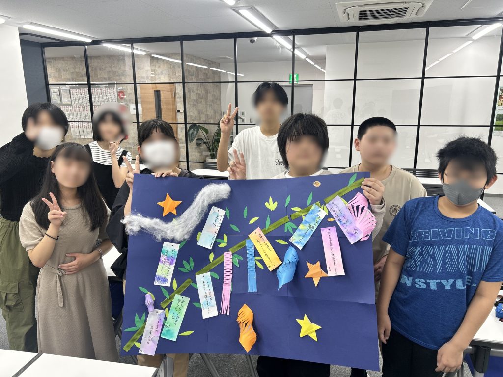 埼玉県所沢市にあるフリースクール、クラーク国際中等部所沢キャンパスで行ったにじみ絵制作の様子