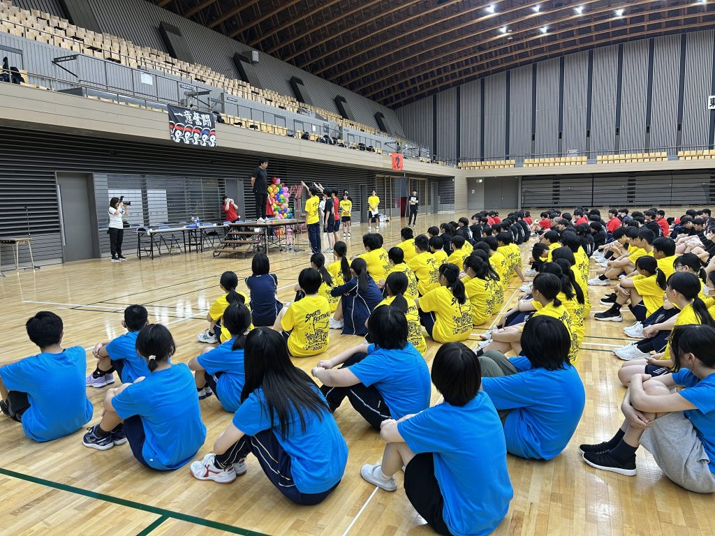 埼玉県所沢市にあるフリースクール、クラーク国際中等部所沢キャンパスで行ったクラーク高校合同の体育祭の様子