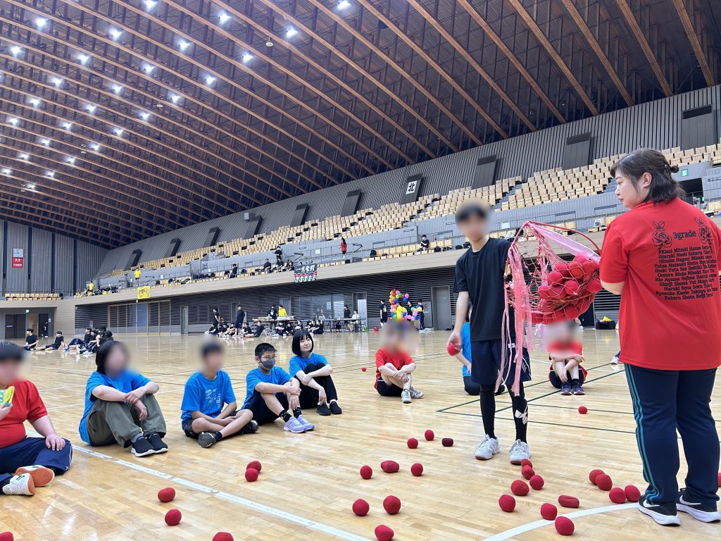 埼玉県所沢市にあるフリースクール、クラーク国際中等部所沢キャンパスで行ったクラーク高校合同の体育祭の様子