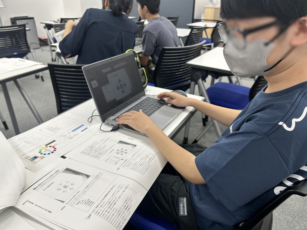 埼玉県所沢市にあるフリースクール、クラーク国際中等部所沢キャンパスで行った日商PC検定対策講座の様子