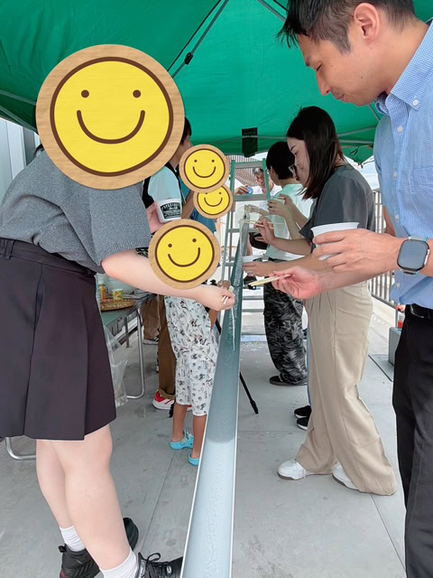 静岡にあるフリースクール、クラーク国際中等部静岡キャンパスの流しそうめんの様子