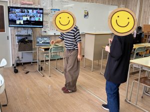 静岡にあるフリースクール、クラーク国際中等部静岡キャンパスの全国オンラインお楽しみ会の様子