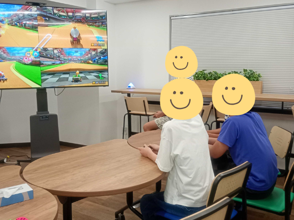 大阪にあるフリースクール、クラーク国際中等部大阪天王寺キャンパス、switch、任天堂、ゲーム大会、マリオカート、オーバークック、