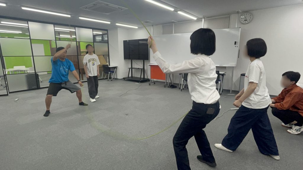 埼玉県所沢市にあるフリースクール、クラーク国際中等部所沢キャンパスで行ったダブルダッチの様子