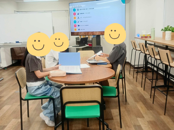 大阪にあるフリースクール、クラーク国際中等部大阪天王寺キャンパス、2学期、2学期始業式、始業式、オンライン全校集会、文字とりしりとり、880万人訓練、