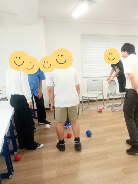 大阪にあるフリースクール、クラーク国際中等部大阪天王寺キャンパス、スポーツ、ボッチャ、大阪、天王寺、フリースクール、室内スポーツ、