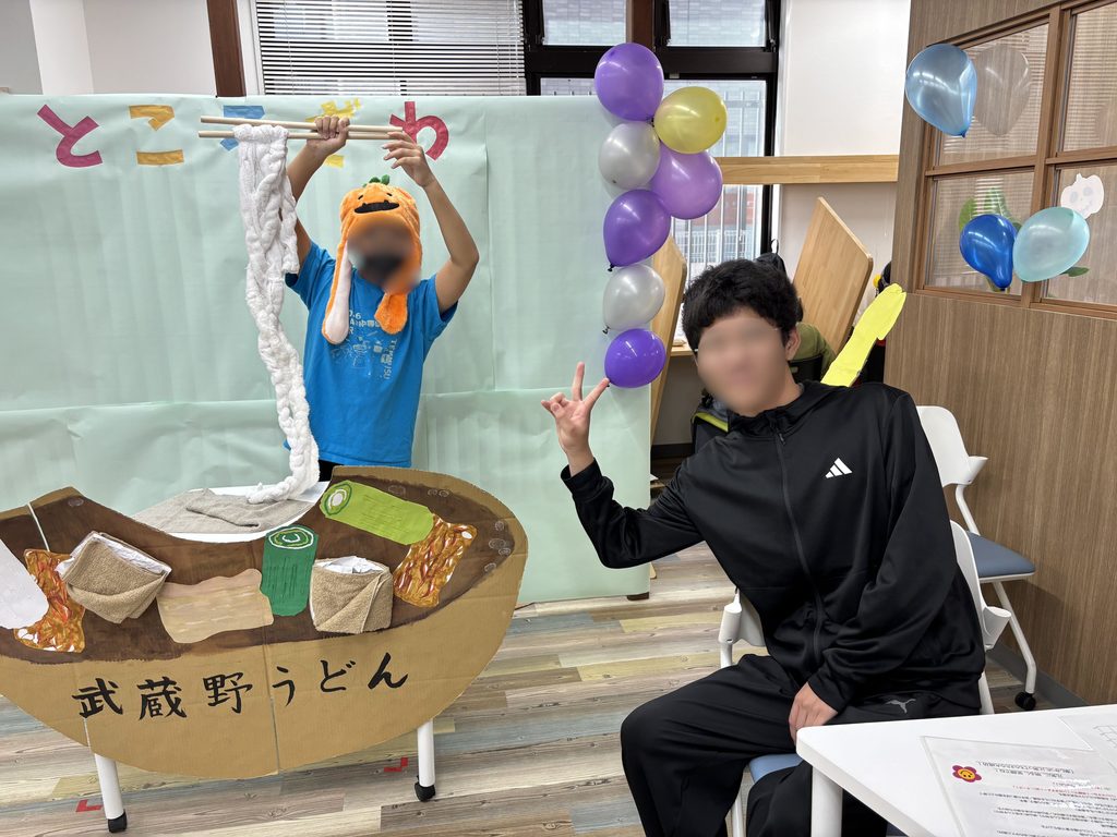 埼玉県所沢市にあるフリースクール、クラーク国際中等部所沢キャンパスで行った大笑祭の様子