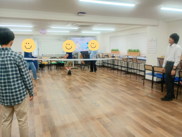 大阪にあるフリースクール、クラーク国際中等部大阪天王寺キャンパス、大阪、フリースクール、天王寺、クラーク、ゆるスポーツ、風船バレー、授業、
