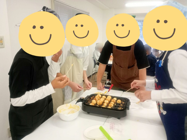 大阪にあるフリースクール、クラーク国際中等部大阪天王寺キャンパス、大阪、天王寺、フリースクール、クラーク、調理実習、パンケーキ、ホットケーキ、ベビーカステラ、デコレーション、クロカンブッシュ、