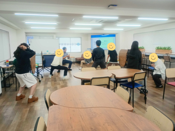 大阪にあるフリースクール、クラーク国際中等部大阪天王寺キャンパス、大阪、天王寺、クラーク、ゆる筋トレ、授業、